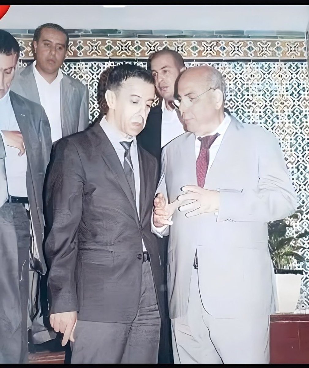AfissaHiba's tweet photo. العصابة تبحث عن واجهة جديدة لامتصاص غضب الشارع والالتفاف على المطالب الشعبية بالإصلاح، وفتح تحقيقات جادة، ومحاسبة المسؤولين، والشروع في اجتثاث الفساد من جذوره، لا الاكتفاء بتغيير الواجهة وإبقاء المنظومة نفسها. 
 
#الجزائر 
#صادي_يتنحى 
#يتنحاو_ڨاع https://t.co/IL3Blr7my5
