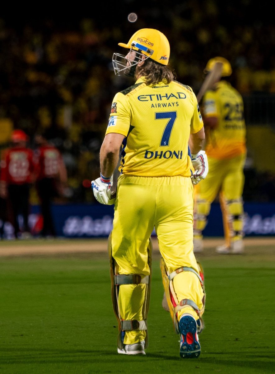 imDhoni_fc's tweet photo. Happy Birthday to the KING of our Hearts ! 👑

#HappyBirthdayDhoni | @msdhoni | #Dhoni 
📸 via BCCI https://t.co/vUqNXdFso6