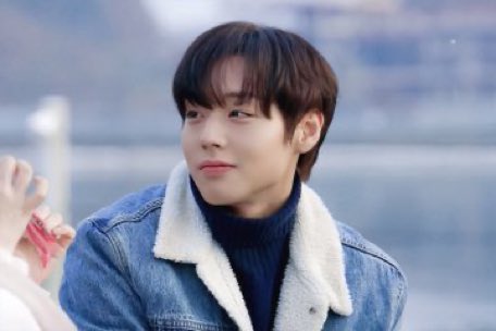 kingwing_529's tweet photo. 정말 가부장적인 남자(P)
토끼같은 아내랑 자식들 절대 안굶기고 혼자 가장이랍시고 몸과마음 단단해져서 좋은남편 좋은 아빠가 되어 줄 준비가 되어있는 남자 
“국산suv”를 타고 카시트 뒷자석에 있는 본인 딸램얼굴 한번 쓱보고 혼자 흐뭇하게 바라보고 “출발~”말해주면서 시동 밟을듯 ㅅㅂ https://t.co/WYVYRfX8zt