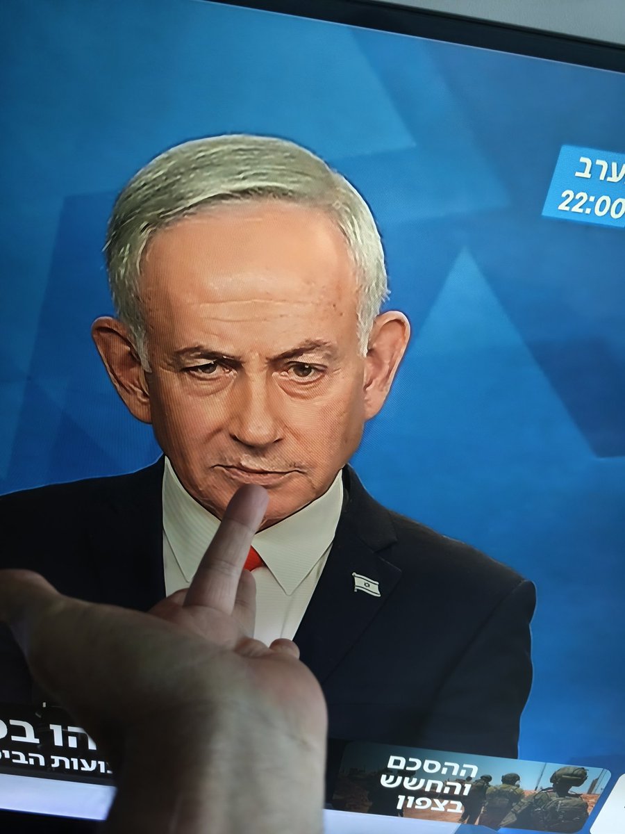 IAFPini's tweet photo. @netanyahu חתיכת כלב מגיע לך מאסר עולם עבריין בן של כלבים תתבייש לך לדבר על איזינקוט. ה-7 באוקטובר זוכר נוולה. 1200 נירצחים ואלפי פצועים במישמרת שלך זה לא יעזור לך לכלא אתה תלך  מושחת. https://t.co/I3sG4dmSyv