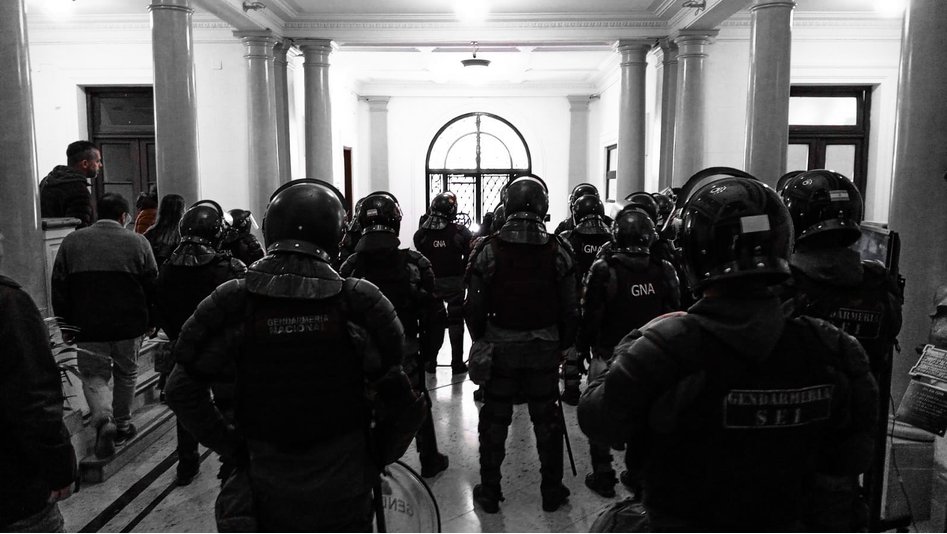 mesa_cytec's tweet photo. 🚨 El #cientificidio avanza con militarización: una nueva Noche de los Bastones Largos

El proyecto cientificida de Javier Milei  llegó al extremo de la militarización de los organismos científicos y tecnológicos.

✍️ Comunicado de la Mesa Federal 👉  https://t.co/67tlyxqg8Z https://t.co/woO0GxRan9