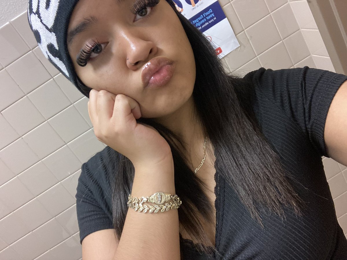 youngdon368's tweet photo. Who wanna trib her nudes https://t.co/IK3V9po0Zx
