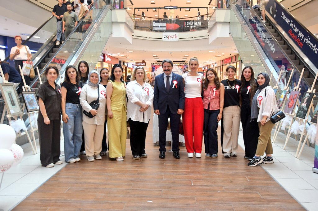 GSB_Eskisehir's tweet photo. 🎨🖌️ EMEK, SABIR VE SANAT KÜLTÜR VE SANAT SOKAĞI'NDA BULUŞTU!

KYK yurtlarımızda kalan öğrencilerimizin resim, ebru ve filografi kurslarında emek ve özveriyle hazırladığı eserler, Kültür ve Sanat Sokağı'nda vatandaşlarımızla buluştu.

@oa_bak @gencliksporbak https://t.co/pH6LByymHY