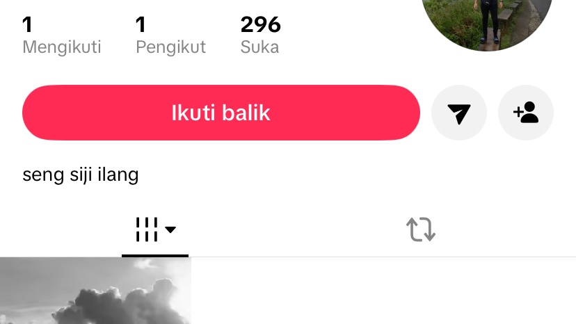 pywbby's tweet photo. bbrp hari lalu tuh doi bikin akun baru grgr akun pertama ilang. terus aku marah grgr gak difollow. terus ak kyk yaudah gapapa gausah follow aku. tp dia tetep maksa mau follow. habis itu udah tak diemin ak males. terus kmrn iseng stalk akunnya. followingnya 1 doang ternyata aku https://t.co/I8SCNtWeeZ
