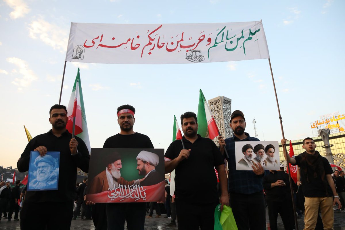 ayit_alali's tweet photo. اليوم في طهران وغداً في العراق ستظل راية الوفاء مرفوعة هذا التشييع المهيب يجمع الأمة على قلب رجل واحد.

#التشييع_المهيب https://t.co/r33j2gGXGK