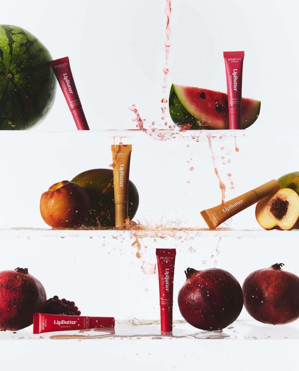 kyliecosmetics's tweet photo. the full lip butter line-up:

👄 vanilla caramel
🤎 toasted marshmallow
🥭 peach mango
💋 pomegranate
🧈 butter cake
🍉 *NEW watermelon

shop now at https://t.co/FAJOPZBpsn and @ultabeauty! https://t.co/wCGQihUxNv