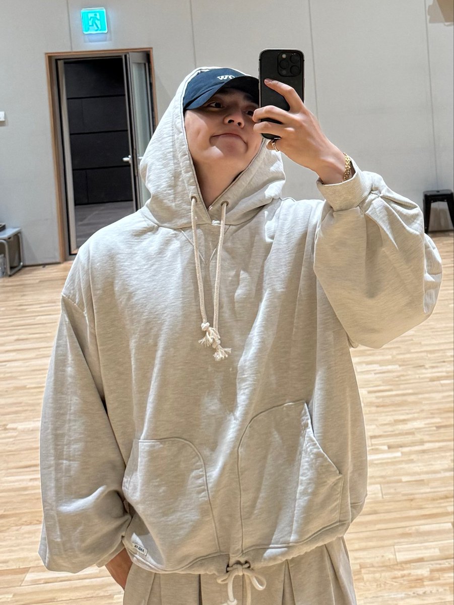 ayecheol's tweet photo. big bear 🤍 https://t.co/0Hd4NPk2FG