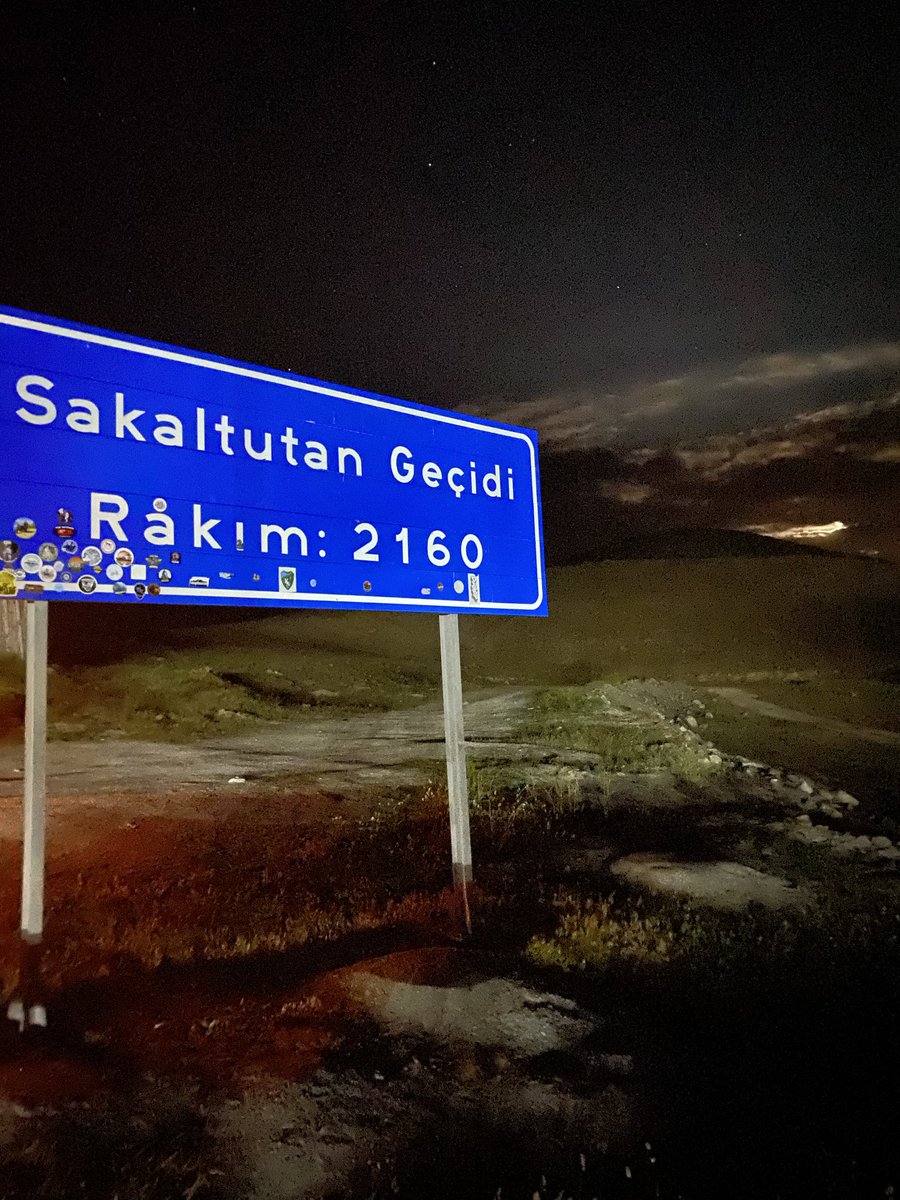 azotisot's tweet photo. Sıcaklık 11 derece….
Sıcak havaların içinden geçen geçit :)
#gece
#Erzincan https://t.co/daeIqYZvdG