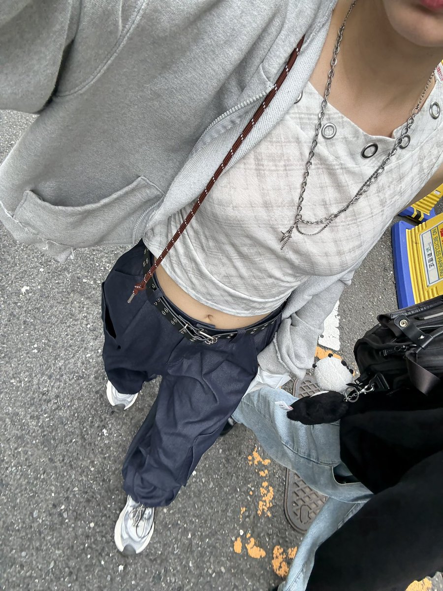 xiaopastry's tweet photo. some outfits i liked from japan :) https://t.co/kZY9sstDP6