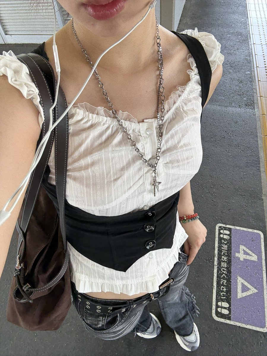 xiaopastry's tweet photo. some outfits i liked from japan :) https://t.co/kZY9sstDP6