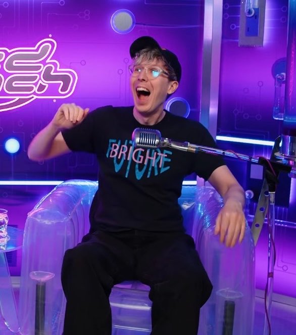 pinofdnp's tweet photo. how bro reacted about getting gold vip and meeting dan and phil when he’s 1/2 of dan and phil: https://t.co/hc3VfydWRy