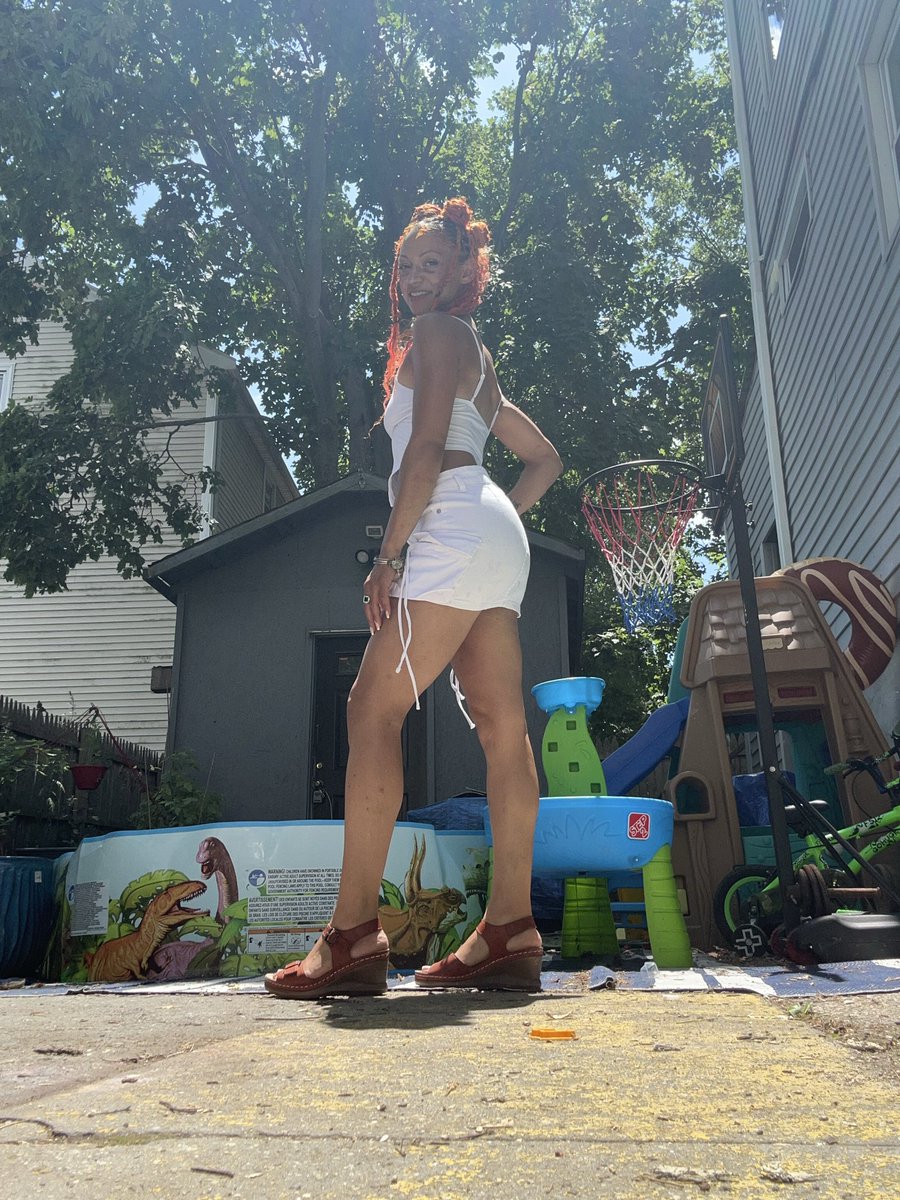 LoveeMeeMoore's tweet photo. All white 🤍🫦✨ https://t.co/iWwXVIj5Ta