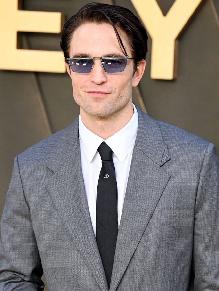 FilmbyObryan's tweet photo. THAT'S BRUCE WAYNE. https://t.co/TyEE9wJOA9