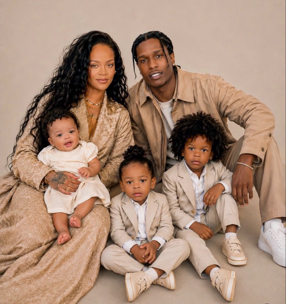 IamJoe_lOmiat's tweet photo. The most beautiful family in the world😍❤️ https://t.co/Zvk8lIoSh1