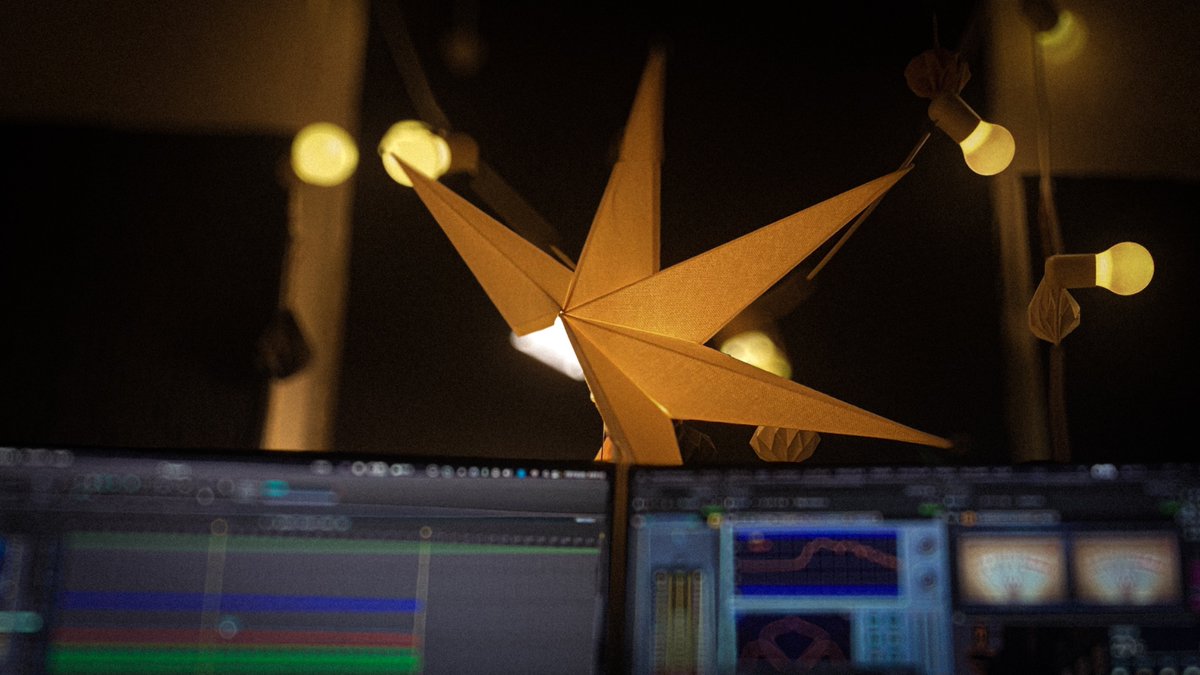 JETZEJOHNSON's tweet photo. 9/27発売のデモCD「PUBLIC PREVIEW2026」制作順調です。

これからも夜空に
星の輝く日々は続く

って星が墜ちてるぞ。近しいバンドマンの身に何かあったのか。 https://t.co/6Ixv6QSqwo