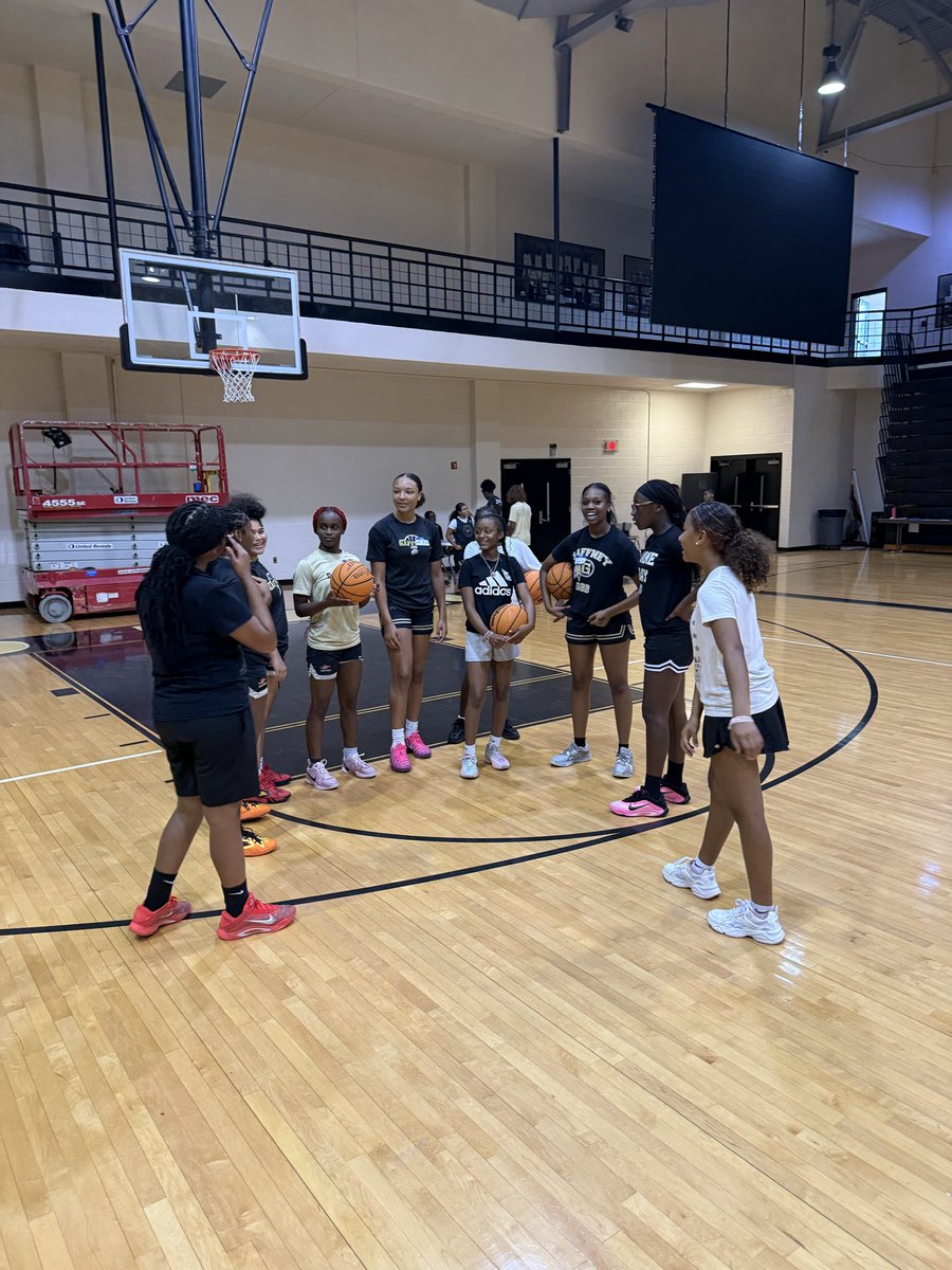 GaffneyGBB's tweet photo. Back to work we go. 

7:00 AM lift ✅ 
Day 1 of Youth Camp ✅ 

#DAES https://t.co/Lv1EQKcWKl