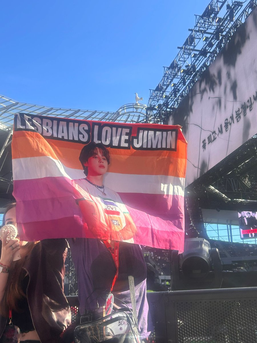 koomifilms's tweet photo. YES THANK YOU TO WHOEVER IS REPPING FOR US JIMIN BIAS LESBIANS https://t.co/Mg8vhGtCWh
