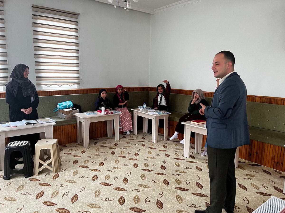 mttbbayburt's tweet photo. Akşemsettin Cami

MTTB Bayburt İl Teşkilatı olarak geleneksel hale getirdiğimiz "Bu Yaz Camideyim" programımızı bu yıl da Bismillah diyerek başlattık.

MTTB Bayburt ve MÜSİAD Bayburt ortaklığında, Bayburt İl Müftülüğü koordinasyonluğunda gerçekleştirdiğimiz programın ilk gününü büyük bir heyecan ve bereketle tamamladık.
Kur'an-ı Kerim, siyer, ibadet eğitimleri ve sosyal etkinliklerle çocuklarımızın ve gençlerimizin camilerimizde ilim, irfan ve kardeşlik ikliminde yetişmesine katkı sunmayı hedefliyoruz.

Cami merkezli bir toplum için çalışmaya devam edeceğiz. 

#MTTBBayburt
#BuYazCamideyim 
#BayburtMüftülüğü 
#MÜSİADBayburt 
#CamiMerkezliToplum