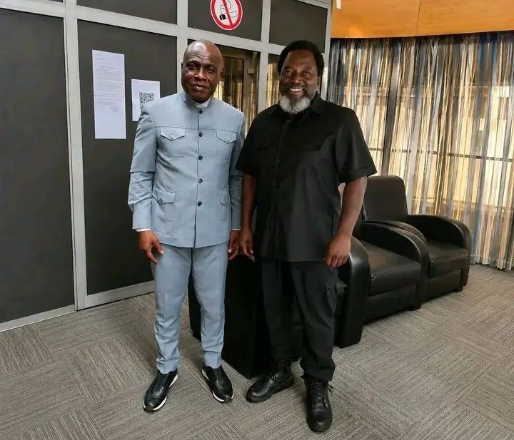 MunkuluArmand's tweet photo. Bon séjour au Président de l’Ecide @MartinFayulu sous l’œil de Joseph Kabila Président du pprd, patron de l’AFC/M23 et initiateur de C64. Dossier à suivre. https://t.co/EuUogq9eB3