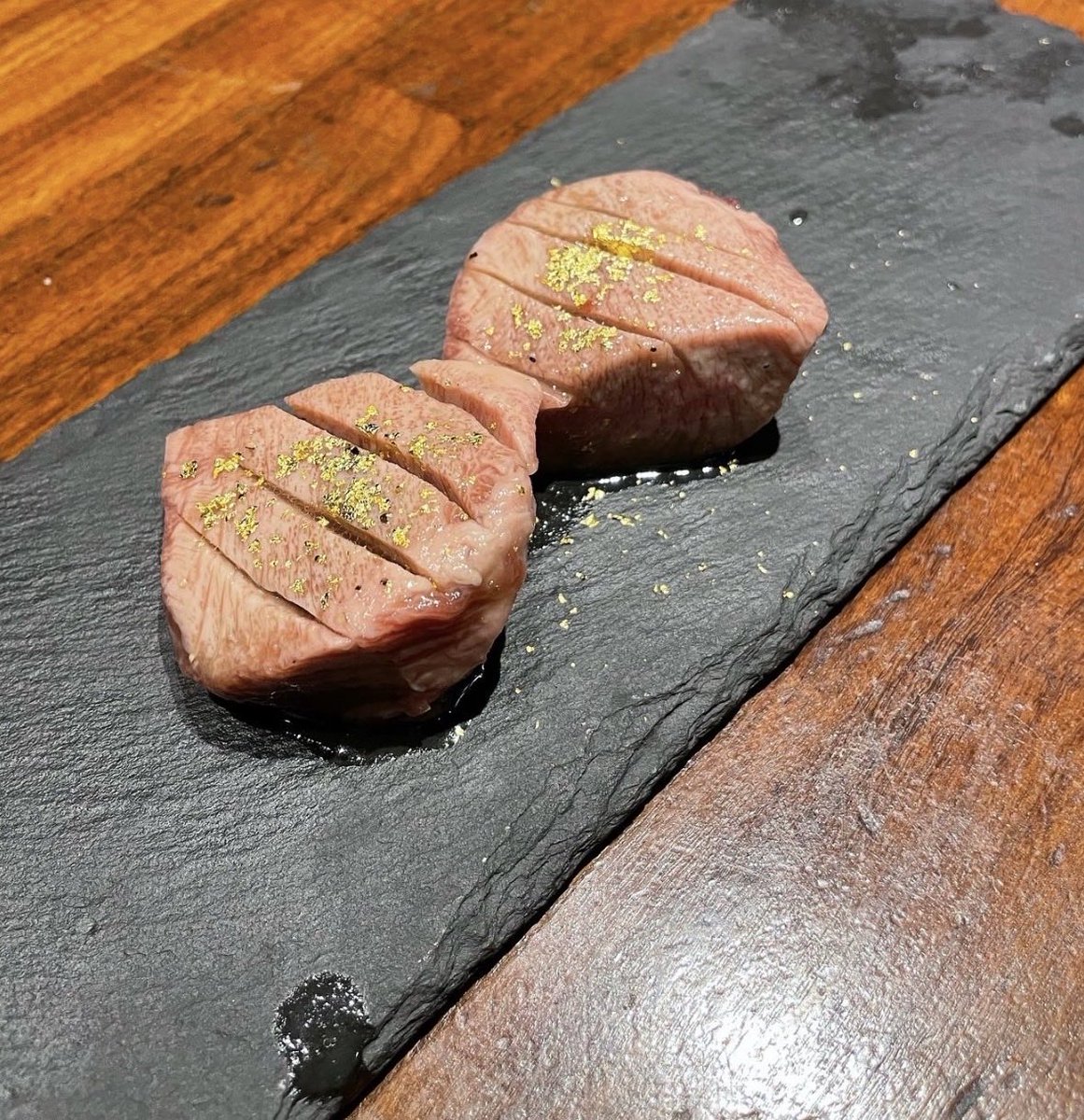 dice_k_infinity's tweet photo. 富良野和牛の牛タンのタン芯
これ美味すぎてヤバい
#カリフラのハァーンタイム https://t.co/kWBiSsbXlp