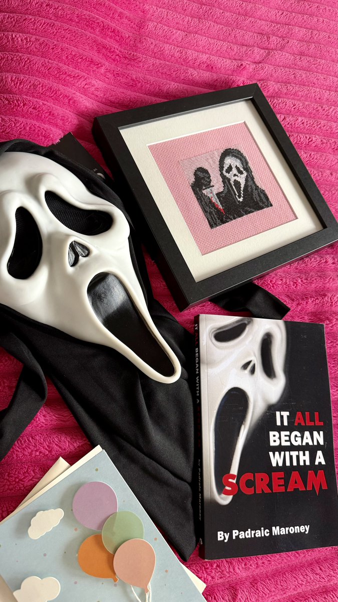 Lifanderr's tweet photo. Подарили подарочек приятельнице(+моя вышивка) 🌸🔪
#scream #screammovie https://t.co/XcHY3Dep3U