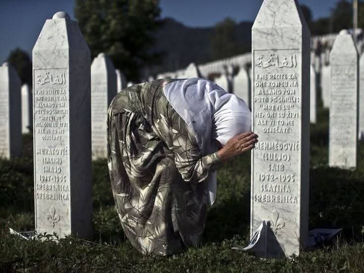 Bosnaklar_bosna's tweet photo. Srebrenitsa Boşnak Soykırımı Unutma Unutturma 

#Srebrenitsa31Yıl #boşnak #srebrenica #srebrenitsa #SrebrenitsaAğlıyor https://t.co/X4qzuXAers
