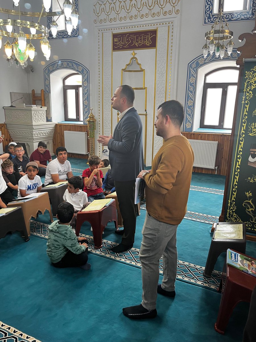 mttbbayburt's tweet photo. Akşemsettin Cami

MTTB Bayburt İl Teşkilatı olarak geleneksel hale getirdiğimiz "Bu Yaz Camideyim" programımızı bu yıl da Bismillah diyerek başlattık.

MTTB Bayburt ve MÜSİAD Bayburt ortaklığında, Bayburt İl Müftülüğü koordinasyonluğunda gerçekleştirdiğimiz programın ilk gününü büyük bir heyecan ve bereketle tamamladık.
Kur'an-ı Kerim, siyer, ibadet eğitimleri ve sosyal etkinliklerle çocuklarımızın ve gençlerimizin camilerimizde ilim, irfan ve kardeşlik ikliminde yetişmesine katkı sunmayı hedefliyoruz.

Cami merkezli bir toplum için çalışmaya devam edeceğiz. 

#MTTBBayburt
#BuYazCamideyim 
#BayburtMüftülüğü 
#MÜSİADBayburt 
#CamiMerkezliToplum