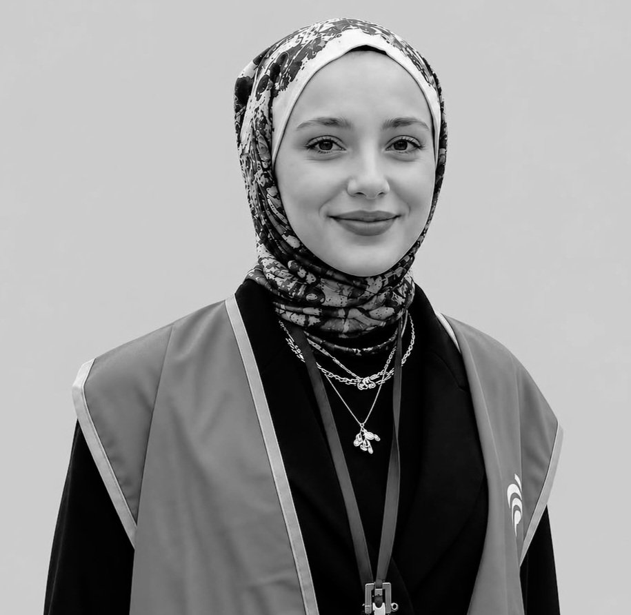 Vefasz176719's tweet photo. İyileşme sürecinde iken
tutuklanan Meryem Yılmaz’ın
(21) annesi;

Bu hafta baş dönmesi başladığını,
gözlerinin karardığını söyledi,
buna rağmen cezaevi doktoru
sevk yazmış ama hâlâ hastaneye götürülmedi..

#KHKlılarAdaletİstiyor https://t.co/qY2DZndJP6