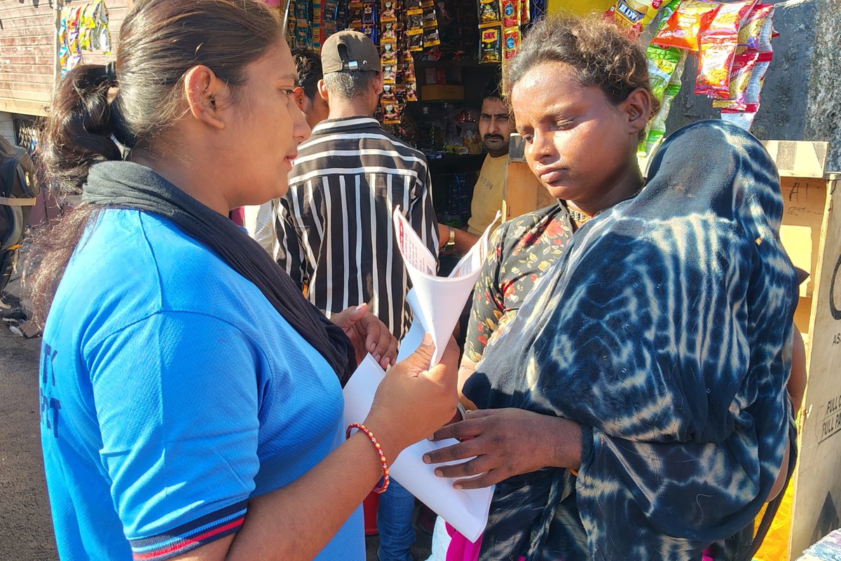 Badlavindia_org's tweet photo. Today, our street play team performed at Rakabganj Chauraha and Aminabad Tempo Stand, while outreach continued at Kaiserbagh Bus Stop through conversations and pamphlet distribution on Badlav's rehabilitation programme.

#BadlavIndia #SarthakPart3 #StreetTheatre #Lucknow https://t.co/SsQZrTSOcN