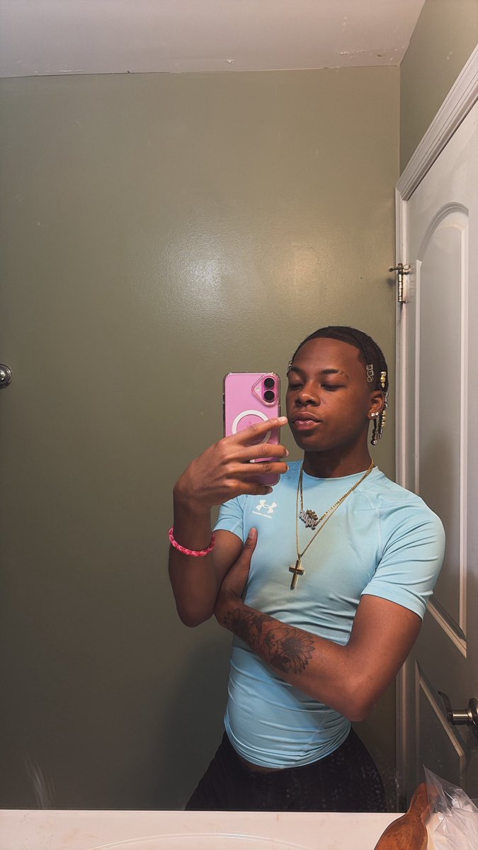 5starrlikk's tweet photo. some so sexy &amp; petite. https://t.co/FWXbB6DWw7