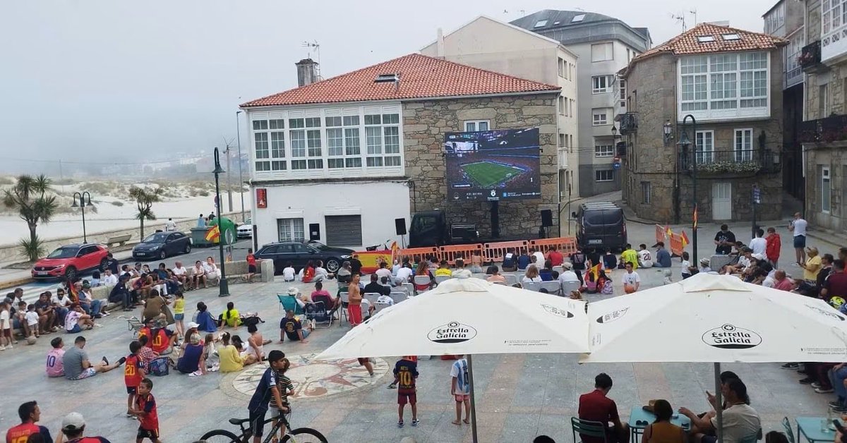GALICIANGOLES's tweet photo. No Concello de Laxe esta noite pantalla xigante e sorteo de 2 camisolas da @SEFutbol cortesía da @rfef https://t.co/mnFGRIBBQk