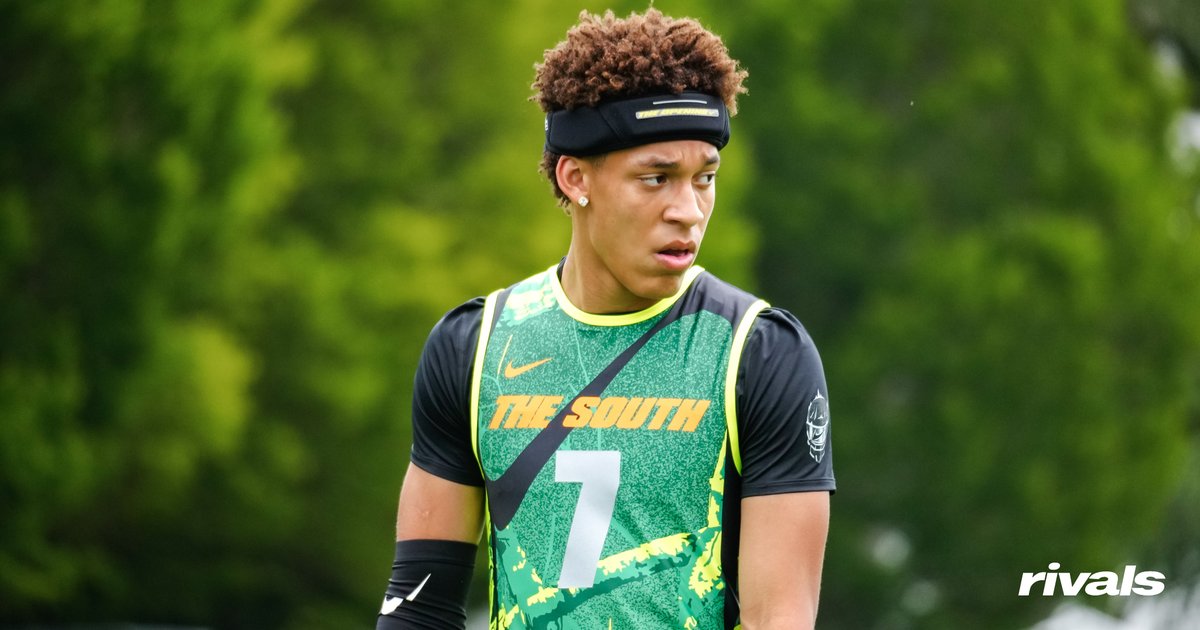 mtorressports's tweet photo. Maddox Porter put up 78 catches, 1,556 yards and 27 TDs as a freshman — and Oregon is already in his top group for the 2029 class 🔥  

"Everything they bring to the table from coaches to relationships, to development and facilities. Top notch."

Story: https://t.co/WW9cdPe6Ki https://t.co/YvAdhf5xH8