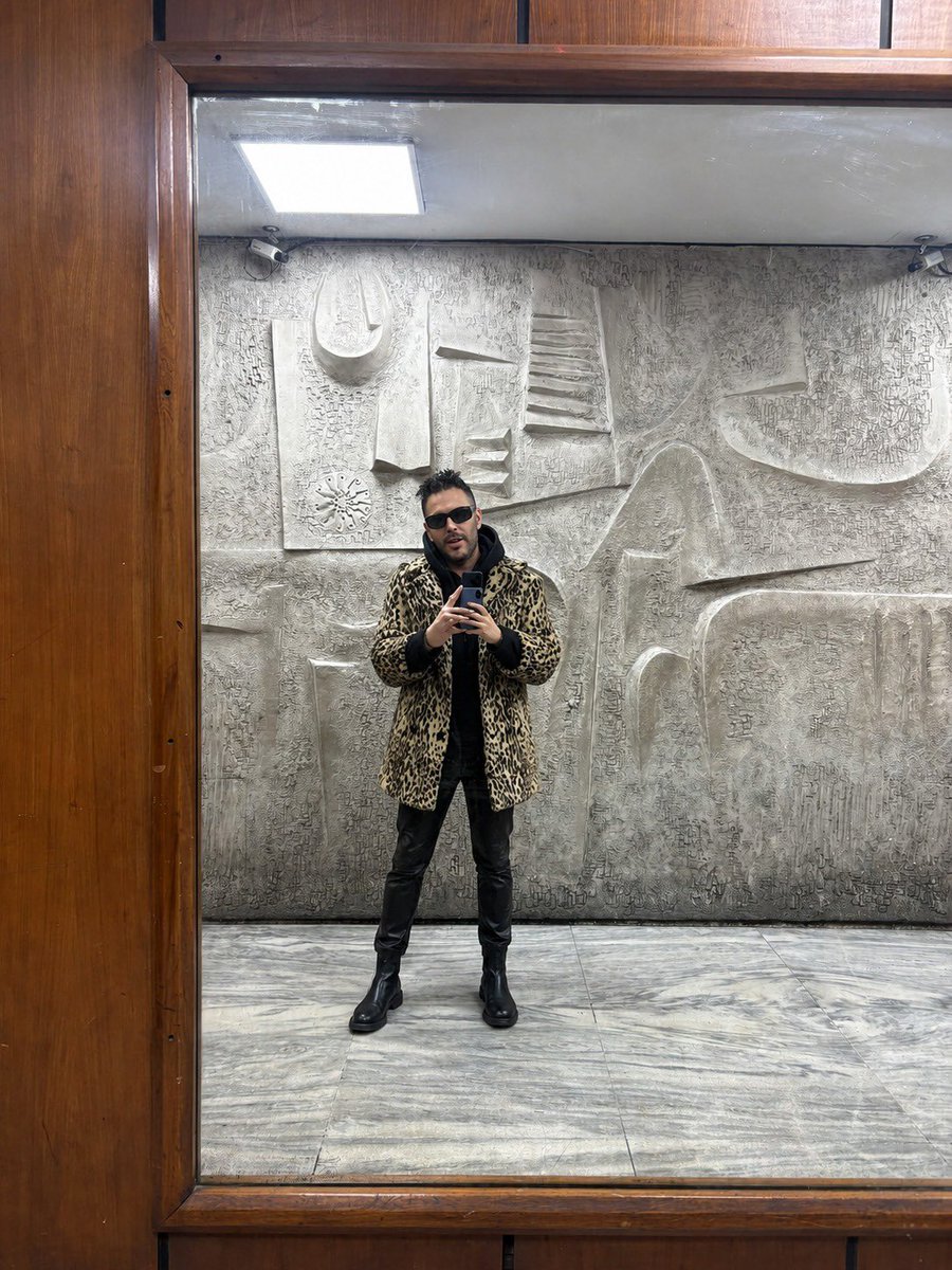 arielsbdar's tweet photo. Hoy vine al banco así y todos hicieron un micro silencio. Que está mal? No es un look de banquero? https://t.co/arWNmcoo6O