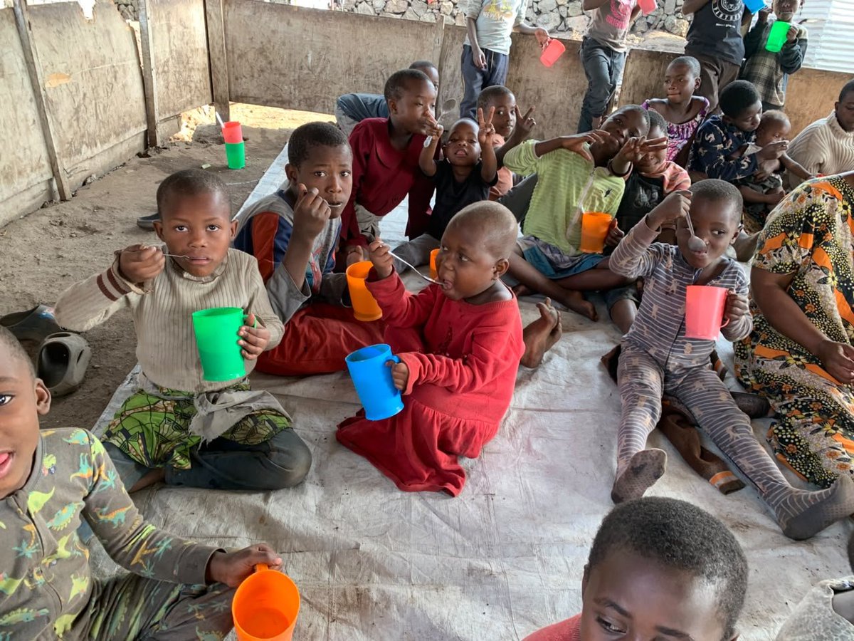 fomubisa's tweet photo. JOUR 4 – Prévenir la malnutrition par la bouillie ultranutritive

Ce lundi 6 juillet 2026, FOMUBISA ASBL en partenariat avec MUTOTA a poursuivi son action au Centre Mabadiliko auprès des 63 orphelins (28 garçons et 35 filles).  

Les enfants ont reçu une bouillie ultranutritive, spécialement conçue pour prévenir la malnutrition et renforcer leur santé.  
Les effets positifs sont déjà visibles : plus d’énergie, plus de vitalité et des sourires qui témoignent de l’impact réel de cette initiative.  

Cette collaboration entre FOMUBISA et MUTOTA illustre la force de la solidarité communautaire et l’importance d’unir les efforts pour bâtir un avenir meilleur pour les plus vulnérables.  

Rejoignez nous :
https://t.co/OgPTRDeztC
fomubisaasbl@gmail.com
FOMUBISA #MUTOTA #CentreMabadiliko #UnAvenirLumineux #Nutrition #Solidarité #Orphelins #NordKivu