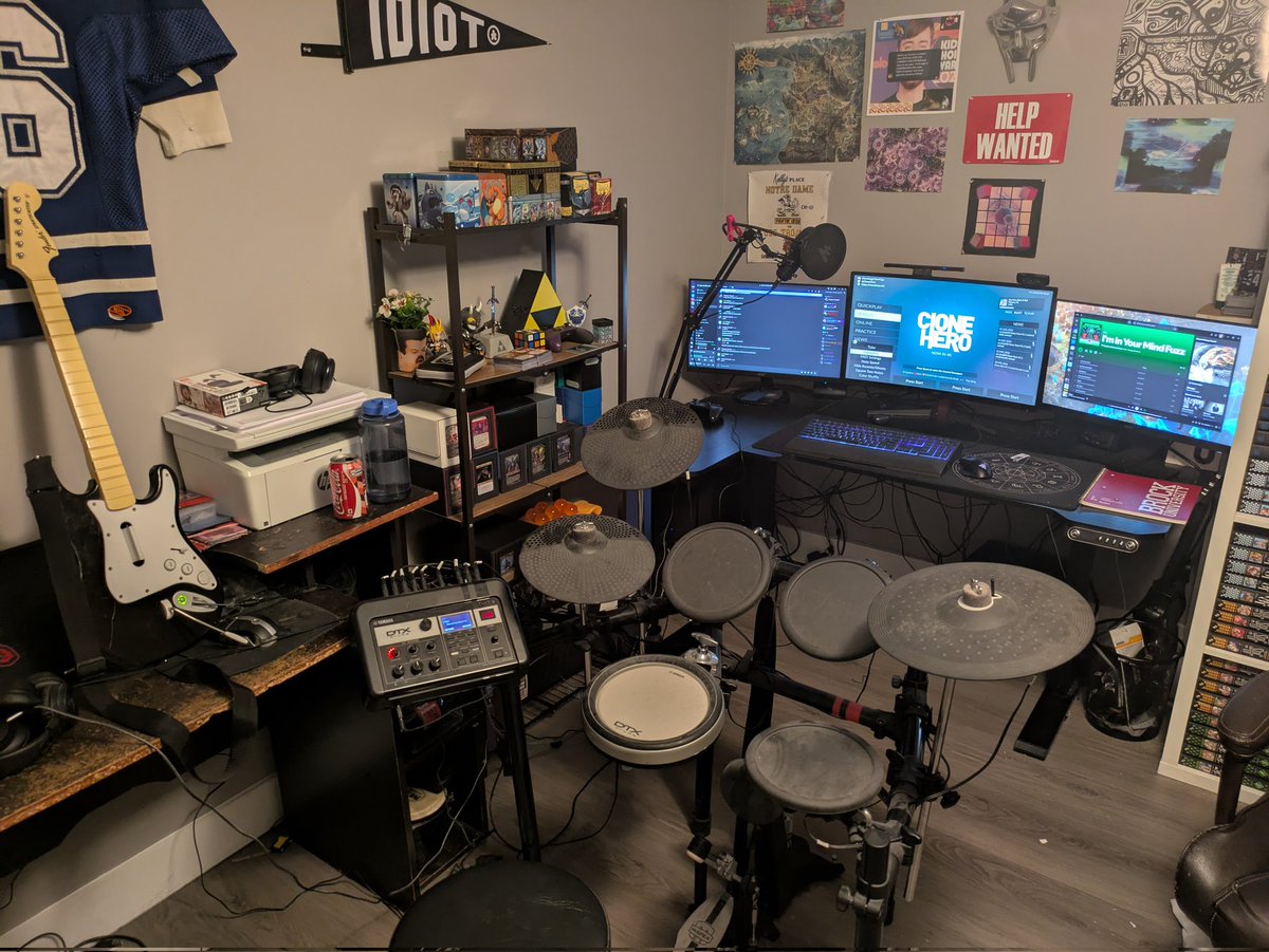 eddythemouse's tweet photo. 15 year old me would be so fucking happy rn https://t.co/wmxo28oxKa