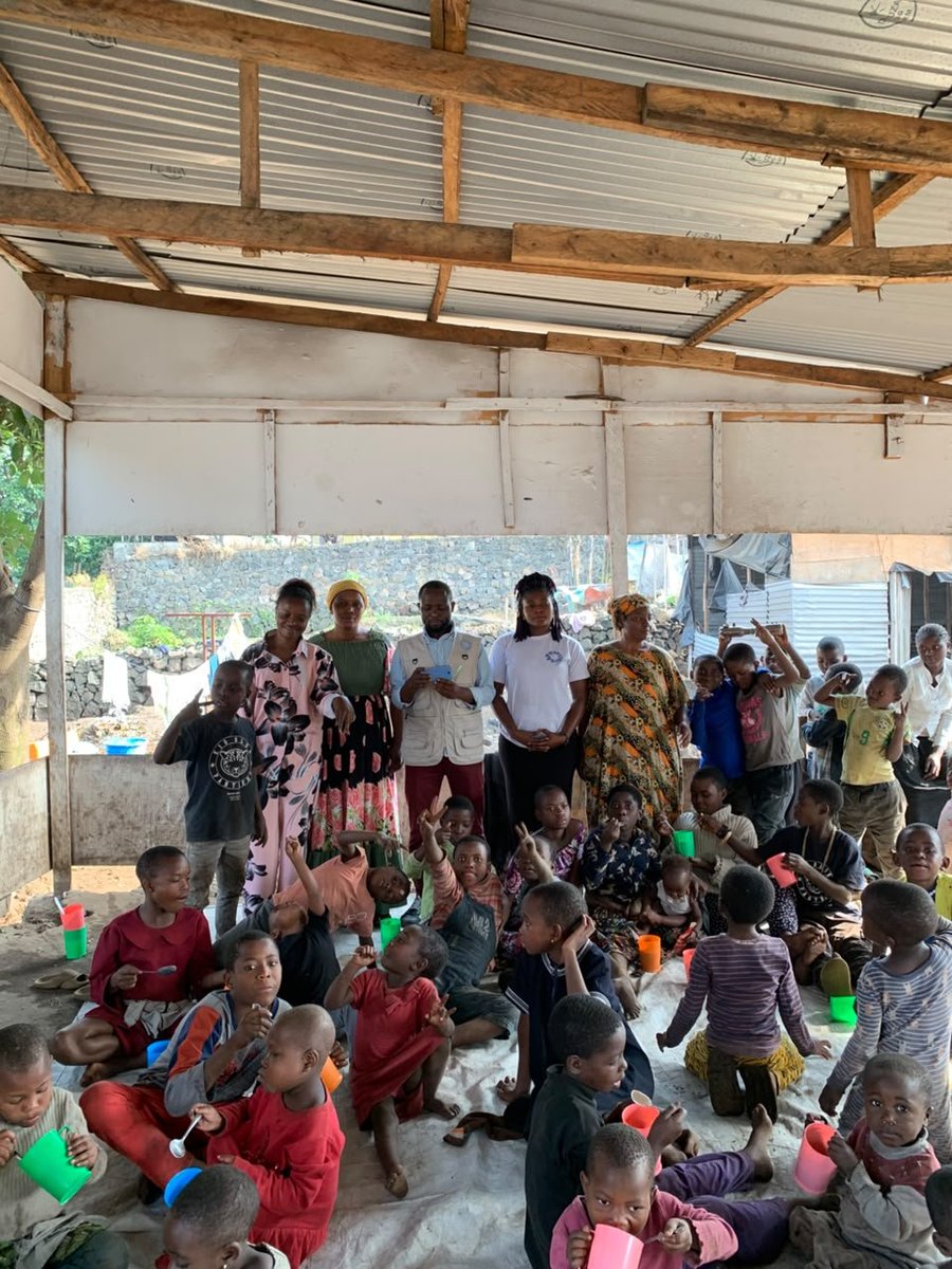 fomubisa's tweet photo. JOUR 4 – Prévenir la malnutrition par la bouillie ultranutritive

Ce lundi 6 juillet 2026, FOMUBISA ASBL en partenariat avec MUTOTA a poursuivi son action au Centre Mabadiliko auprès des 63 orphelins (28 garçons et 35 filles).  

Les enfants ont reçu une bouillie ultranutritive, spécialement conçue pour prévenir la malnutrition et renforcer leur santé.  
Les effets positifs sont déjà visibles : plus d’énergie, plus de vitalité et des sourires qui témoignent de l’impact réel de cette initiative.  

Cette collaboration entre FOMUBISA et MUTOTA illustre la force de la solidarité communautaire et l’importance d’unir les efforts pour bâtir un avenir meilleur pour les plus vulnérables.  

Rejoignez nous :
https://t.co/OgPTRDeztC
fomubisaasbl@gmail.com
FOMUBISA #MUTOTA #CentreMabadiliko #UnAvenirLumineux #Nutrition #Solidarité #Orphelins #NordKivu