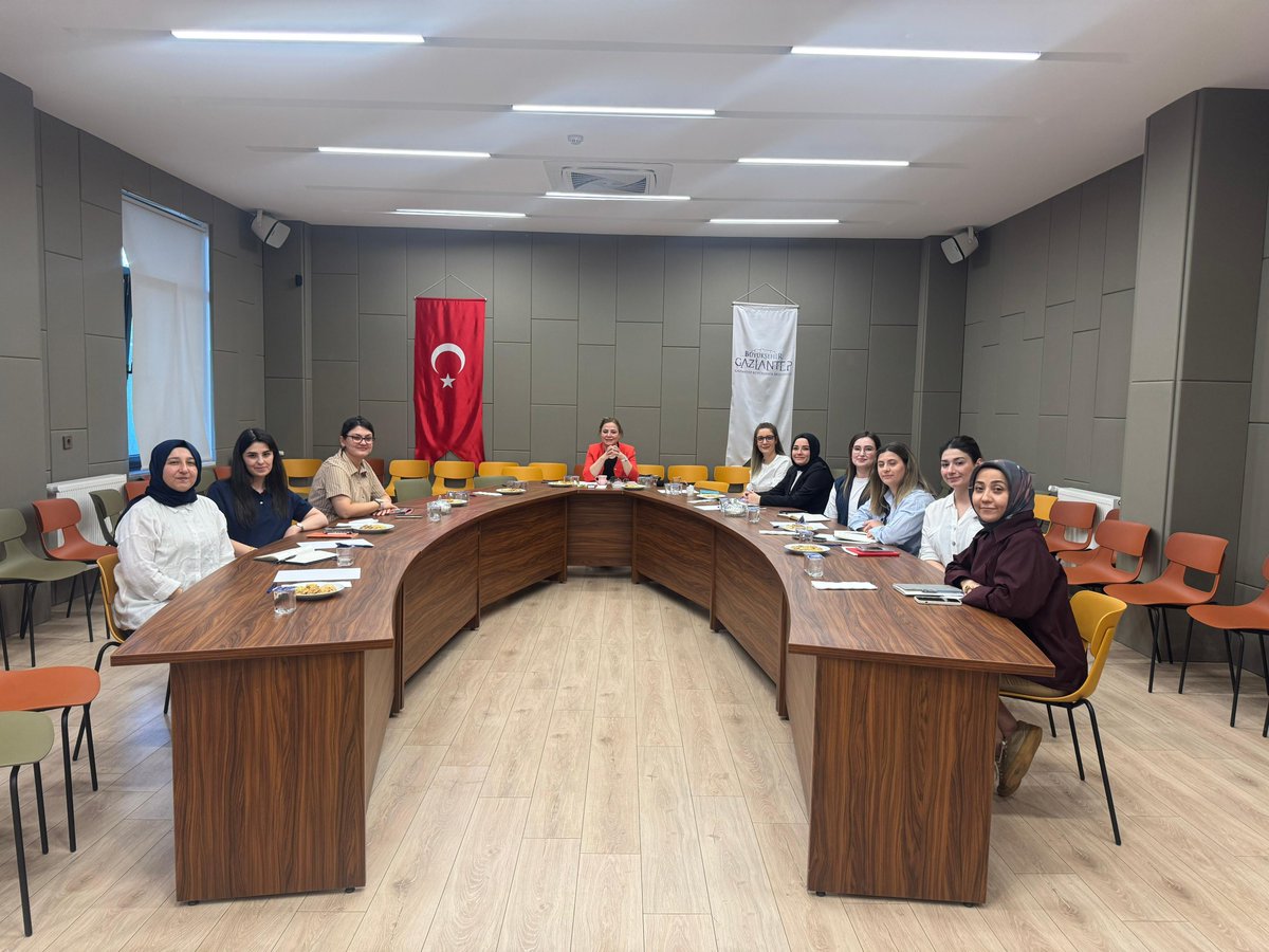 elazigbeyazev's tweet photo. Gaziantep Aile Akademisi'nde düzenlenen Eğitici Eğitimi Programı, Dr. Öğr. Üyesi Ayfer Hatipoğlu'nun eğitmenliğinde gerçekleştirildi.

@numanhatipoglu @AyferHatipoglu https://t.co/13HgQRZXZB