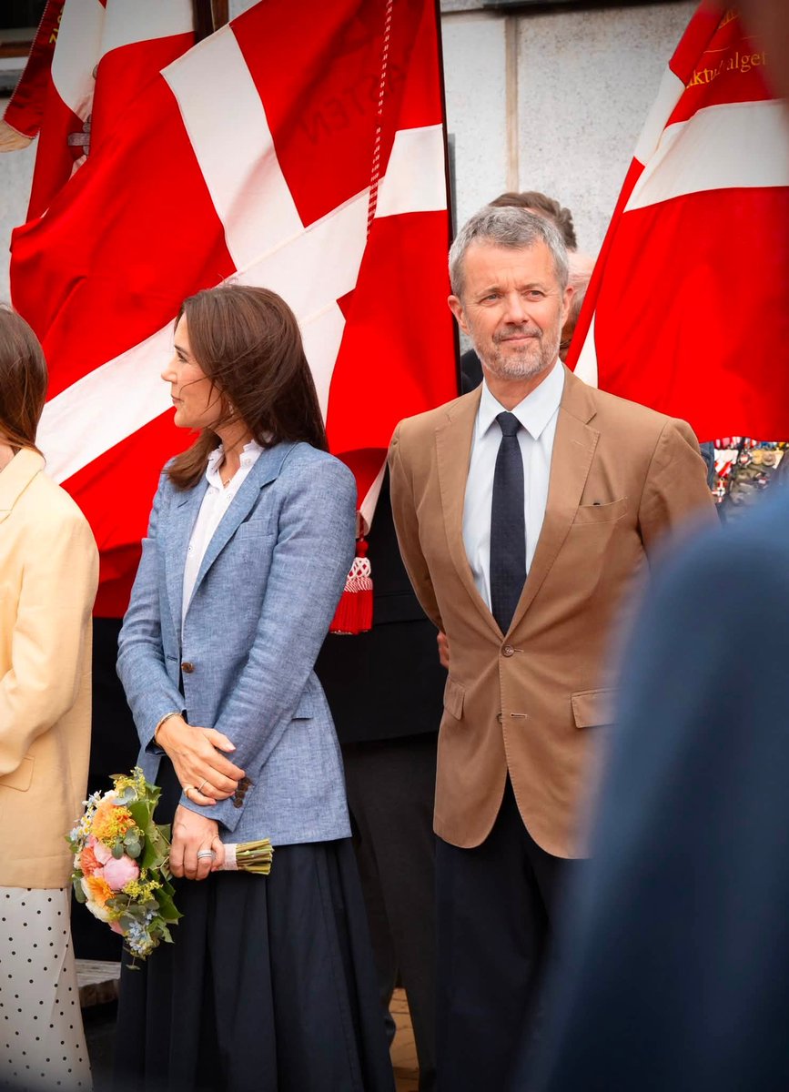 ChristinsQueens's tweet photo. The Danish Royal Family started their summer holiday at  Graasten Slot.

📸 Kongehuset https://t.co/Lp6HnOBlln
