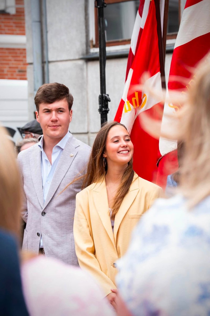 ChristinsQueens's tweet photo. The Danish Royal Family started their summer holiday at  Graasten Slot.

📸 Kongehuset https://t.co/Lp6HnOBlln
