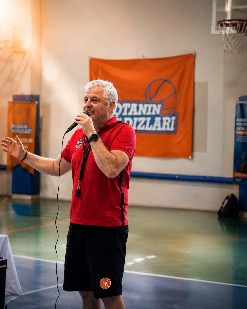 Gafur_'s tweet photo. Yine günlerden bir gün… Emek, disiplin ve basketbol. 🏀 https://t.co/o76uq5wJgx