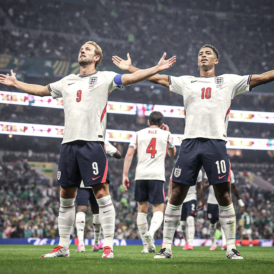 ESPNFC's tweet photo. On a rainy night in Mexico City 👏

They will be talking about Kane and Bellingham's performance at the Azteca for a long, long time 🔥 https://t.co/eeEa0EHEaK