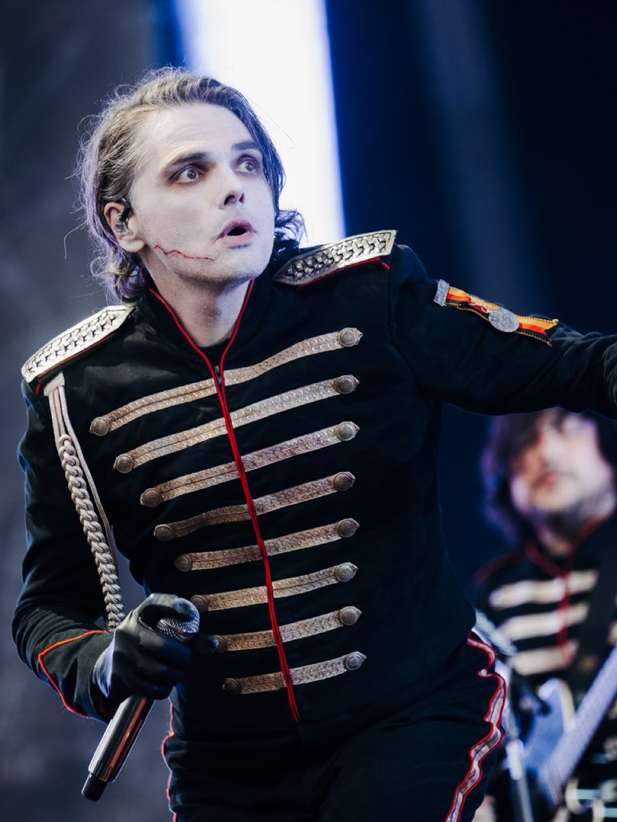 daily long live the black parade tweet media