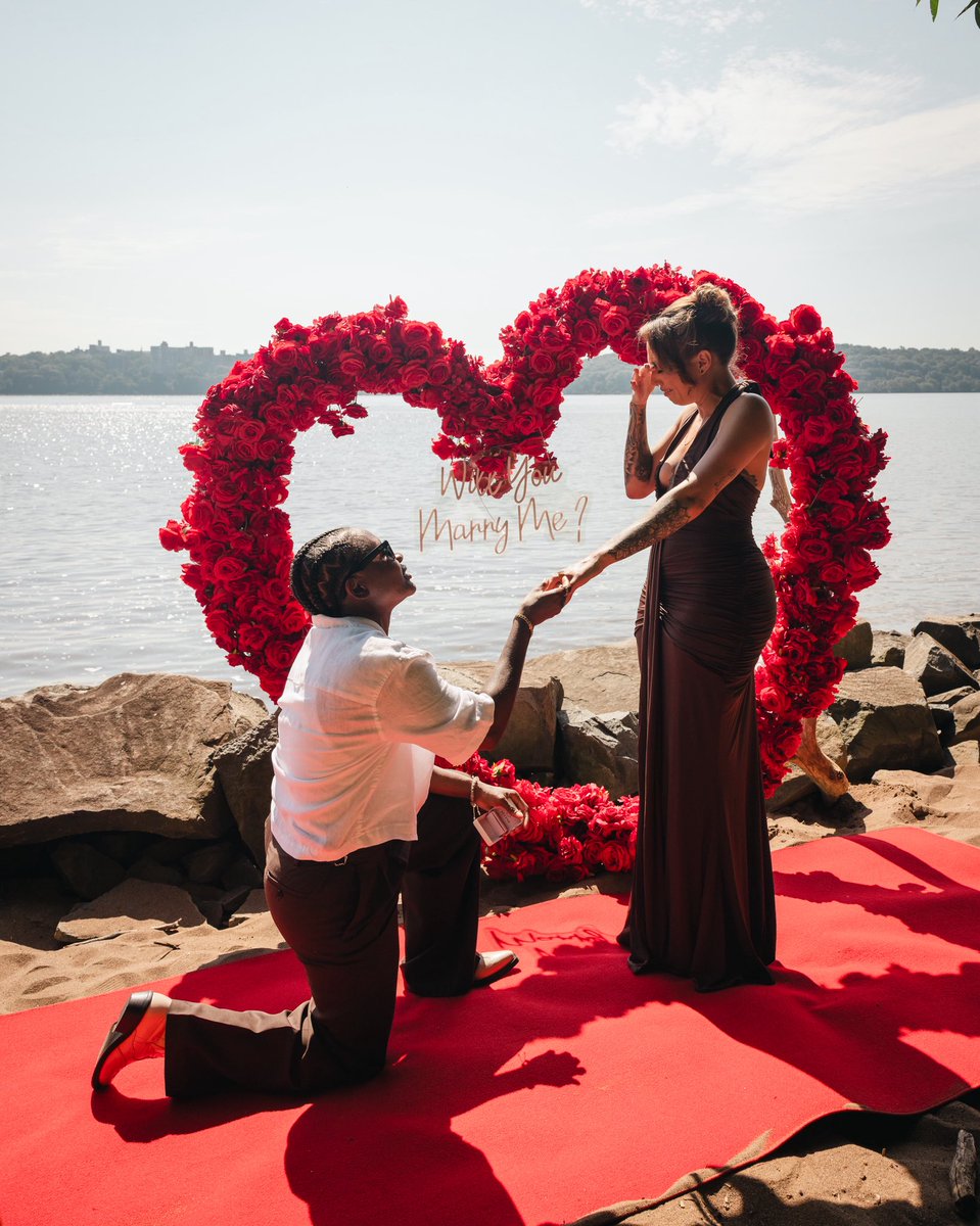 Chocolateluz's tweet photo. We met July 4th 2021 
July 4th 2026. 5 years. no better way to celebrate our anniversary other than asking her to be my wife.  This my fiancee 🎆🎇 https://t.co/Db0ytsRjdl