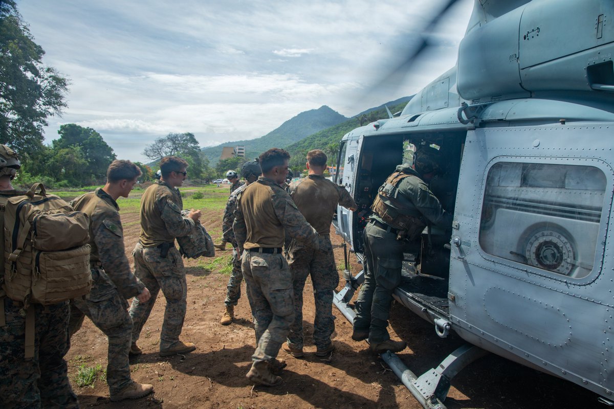 DanielBlancoPaz's tweet photo. Confirmamos a través del servicio de información pública del Departamento de Defensa que el componente convencional de los Marines desplegados en Vargas para labores de asistencia humanitaria ha sido reforzado con operadores especializados del Force Recon. https://t.co/8MHeTItSyC