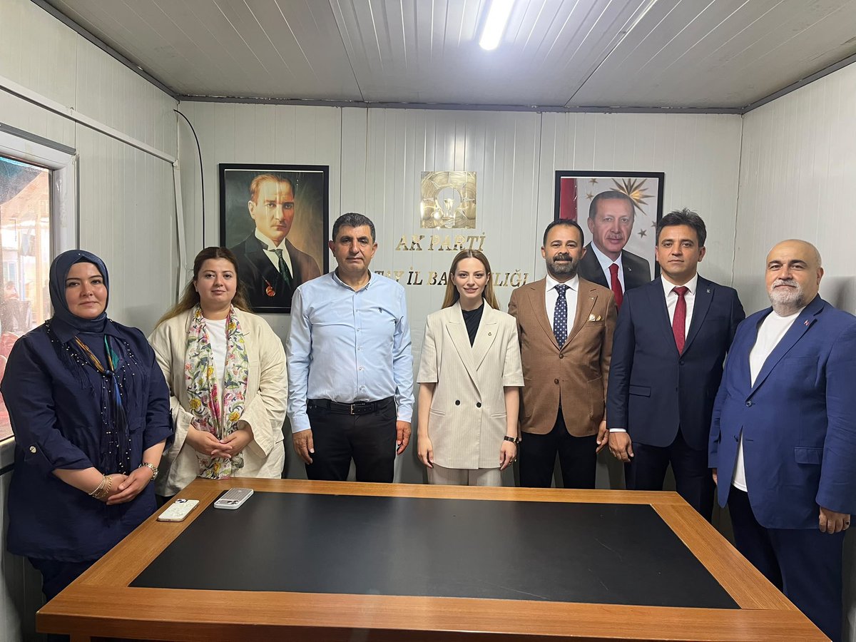 YilmazCansin's tweet photo. 📍Hatay

Bilgi ve İletişim Teknolojileri  Birimi olarak, Akdeniz Bölgesi sorumluluğum kapsamında, İl Başkanımız Sayın @DMustafaErdogan , İl Birim Başkanımız Sayın @Abdulla85339932  il kadın kolları Başkanımız @avfatmagulcalim il Birim Kadın Kolları Başkanımız @ZMevvasoglu ve  ilçe sorumlularımızla bir araya geldik.

Toplantımızın hayırlara vesile olmasını diliyor, değerli dava ve yol arkadaşlarıma gayretli çalışmalarından dolayı teşekkür ediyor, çalışmalarında kolaylıklar diliyorum.

@Akparti 
@AKbilgitek 
@DrOmerileri