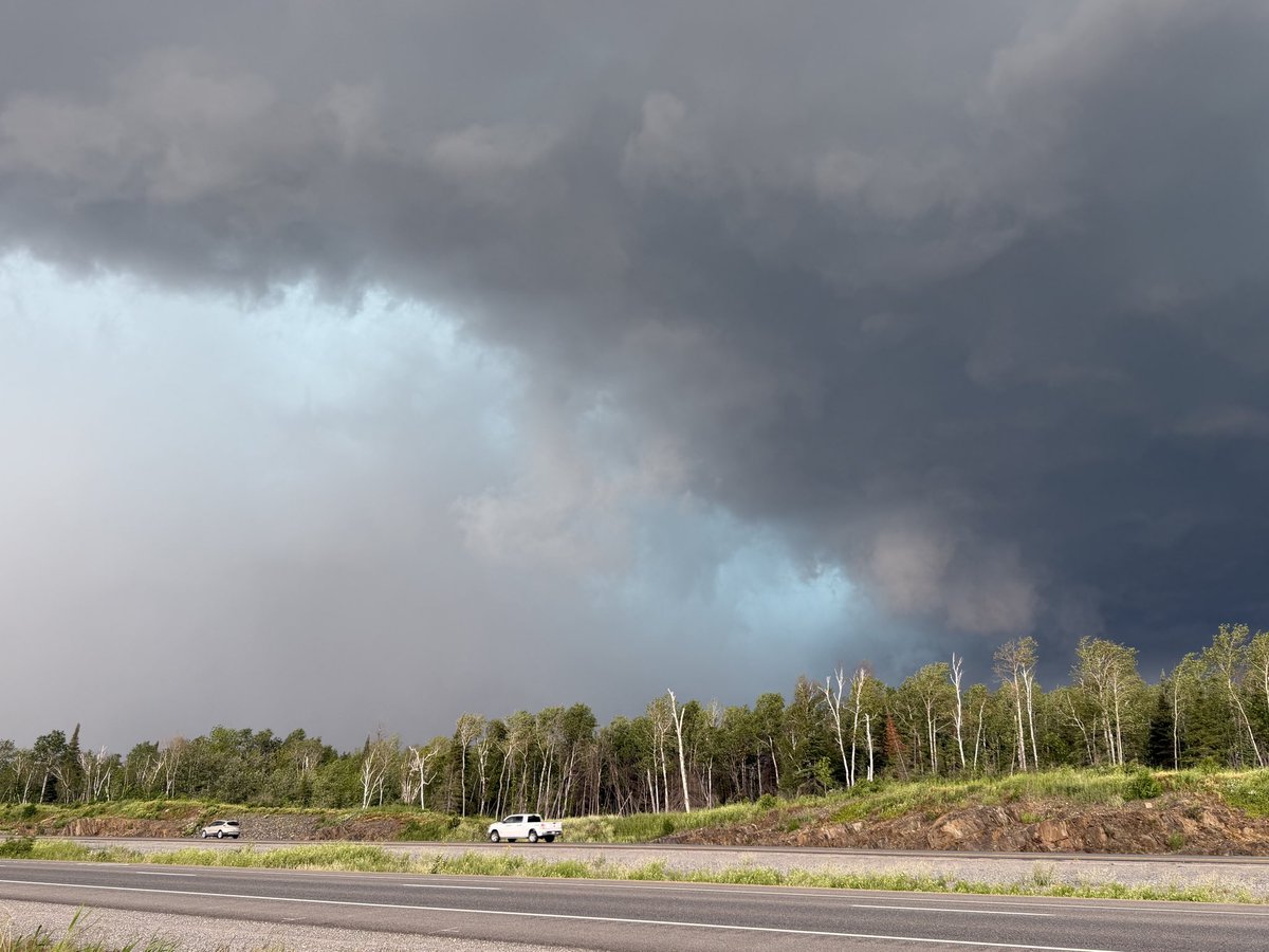 PennerCory's tweet photo. Crossing into Ontario from Mb #mbstorm #ontstorm https://t.co/8Ip5toZUKq
