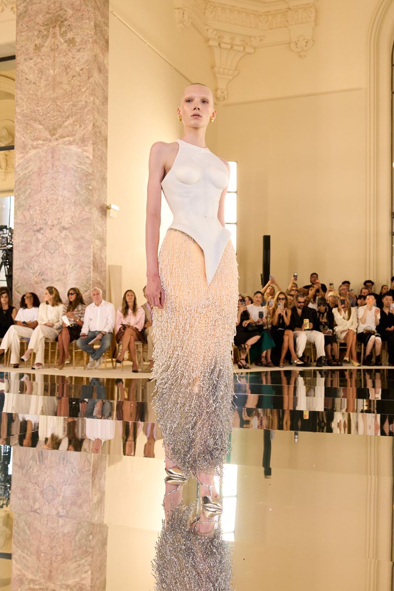 LaModeUnknown's tweet photo. SERVE: Zendaya in THIS MORNING'S fresh off-the-runway ✨️Schiaparelli✨️ Fall/Winter 2026 Couture look for 'The Odyssey'.🪡 https://t.co/mVlicBTMGN
