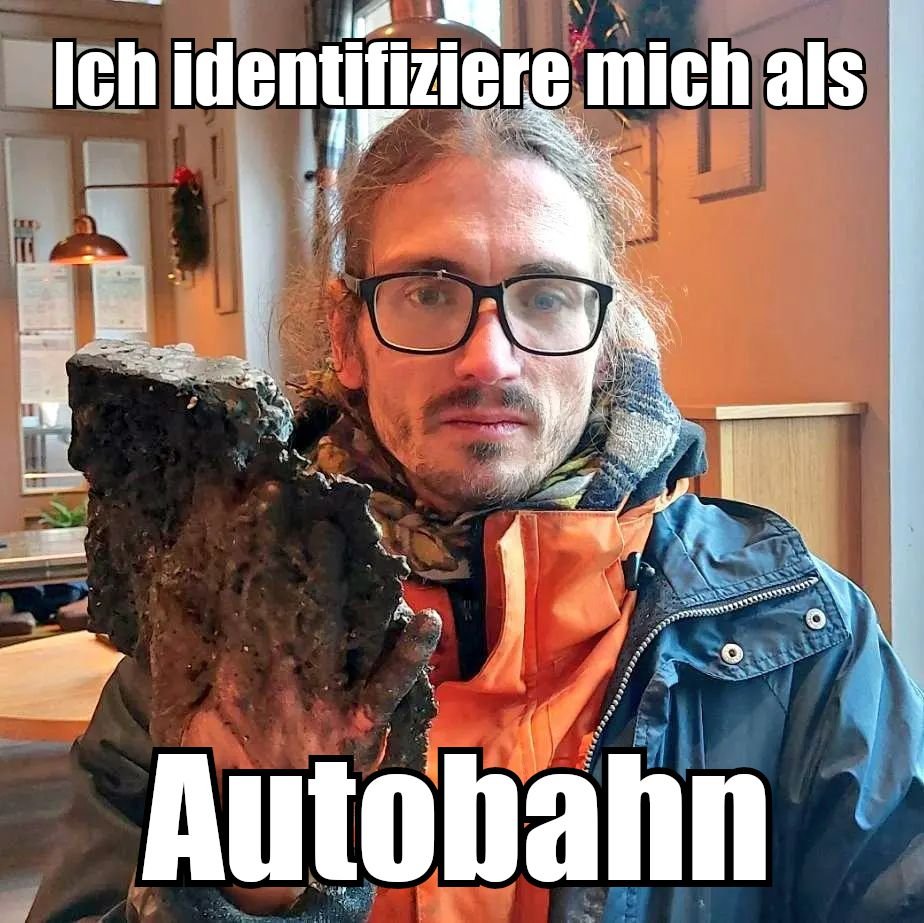 pablitojizz's tweet photo. @IRISHCRAIC101 @ww3mediaa Sometimes, German police has humor. 😅 https://t.co/ldmqlBuVQR