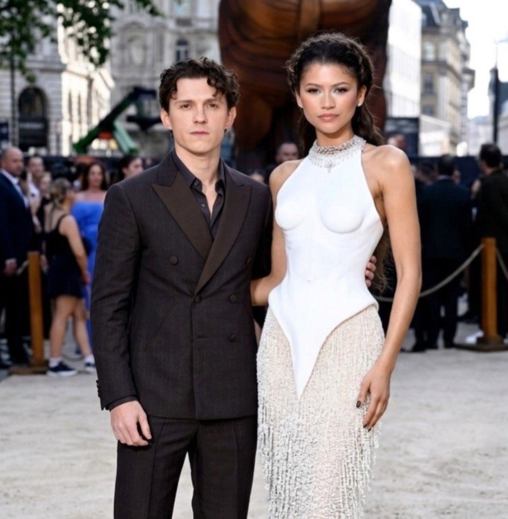BoinkBuzz's tweet photo. Tom Holland &amp; Zendaya photographed at ‘THE ODYSSEY’ World Premiere in London https://t.co/8W1lAnUEJw