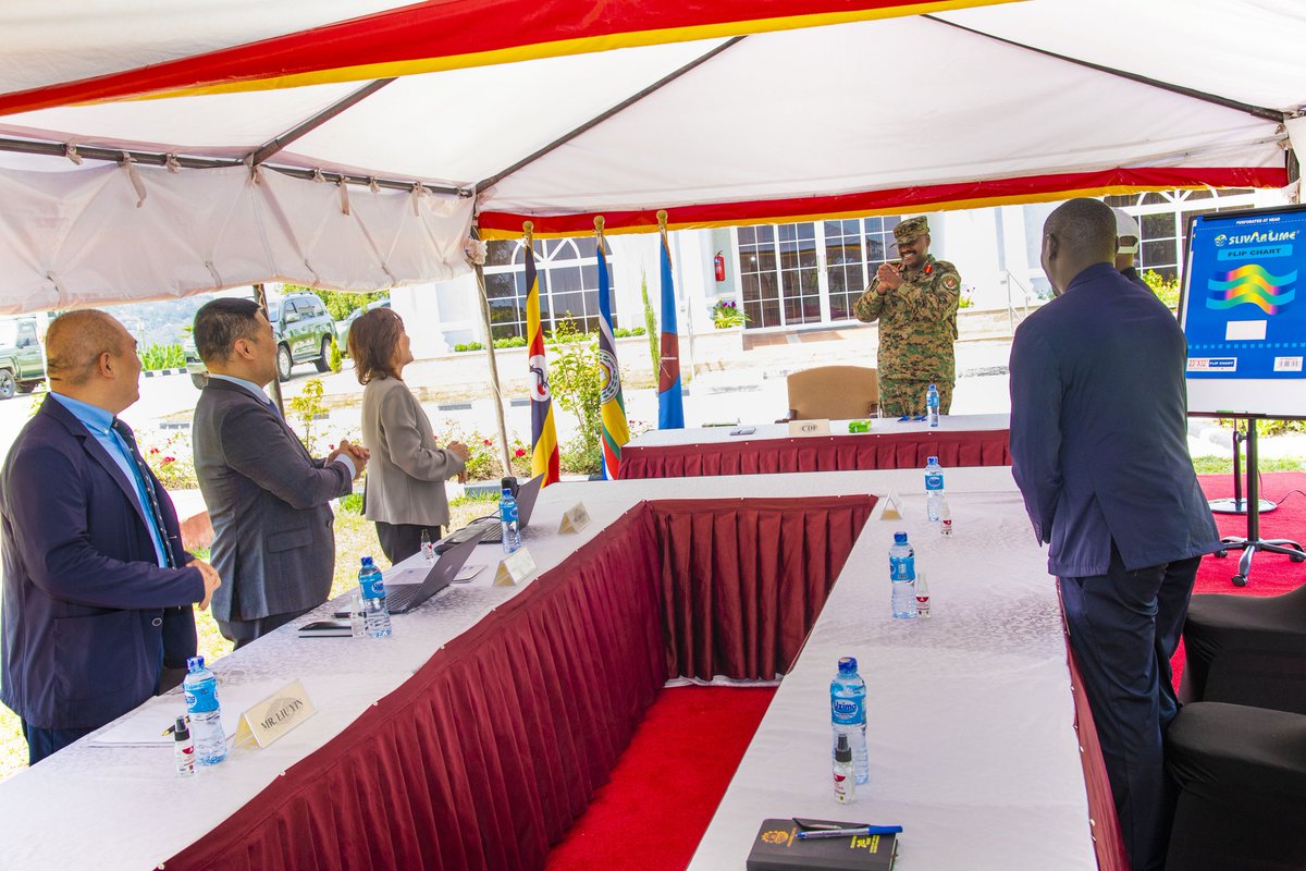 MugumeColleb's tweet photo. 📷The Chief of Defence Forces (CDF) of the Uganda Peoples' Defence Forces (UPDF), General Muhoozi Kainerugaba, has held high-level discussions with a delegation from China Aerospace Long-March International Co., Ltd (ALIT) in Fort Portal. https://t.co/Dxy0QFN6SS
